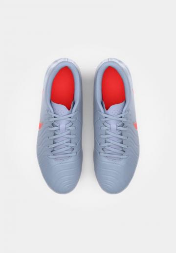 Футбольные бутсы