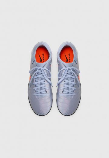 Футбольные бутсы