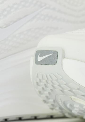 Беговые кроссовки