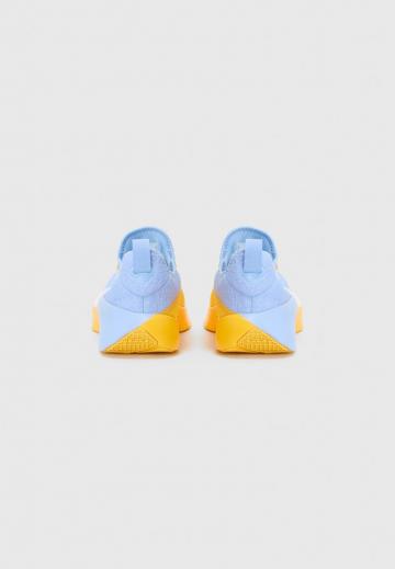 Тренировочные кроссовки