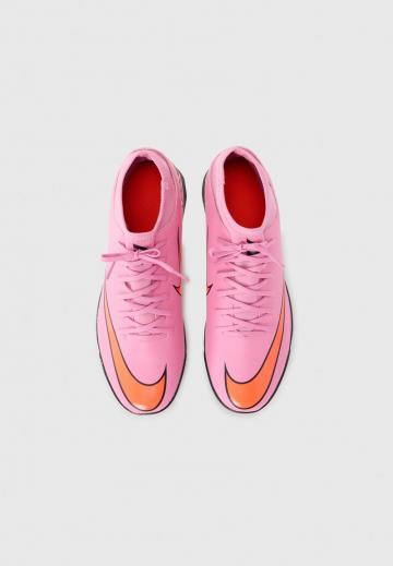 Футбольные бутсы