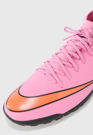 Футбольные бутсы