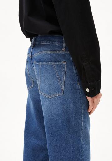 Прямые джинсы