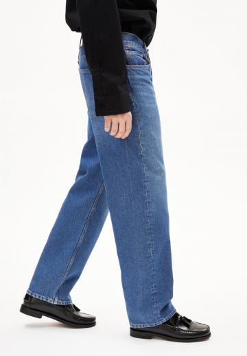 Прямые джинсы