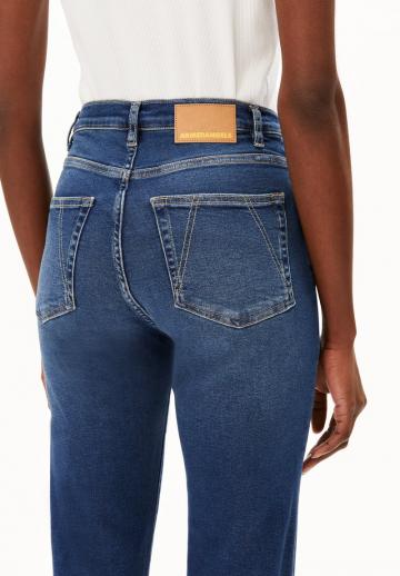 Прямые джинсы