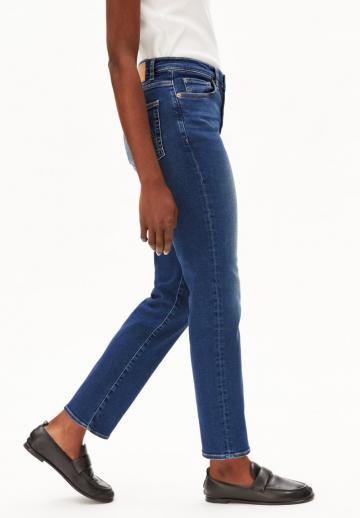 Прямые джинсы