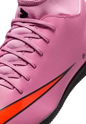 Футбольные бутсы