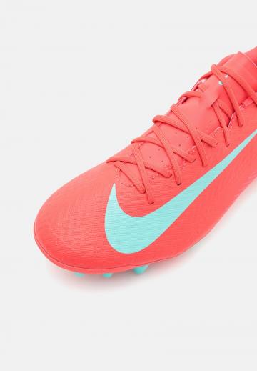 Футбольные бутсы