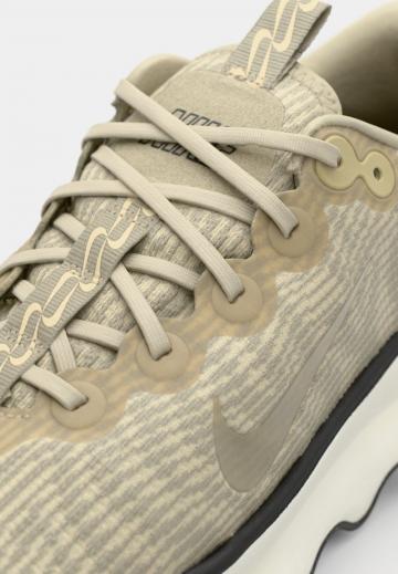 Тренировочные кроссовки