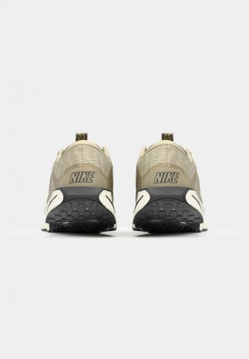 Тренировочные кроссовки