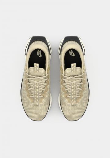 Тренировочные кроссовки