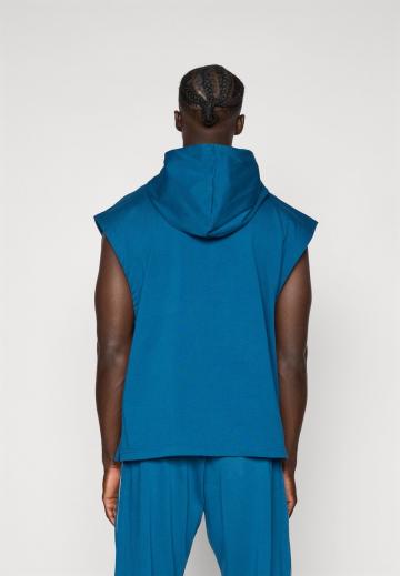 Спортивная кофта