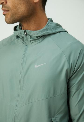 Куртка-дождевик