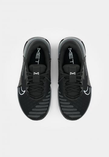 Тренировочные кроссовки