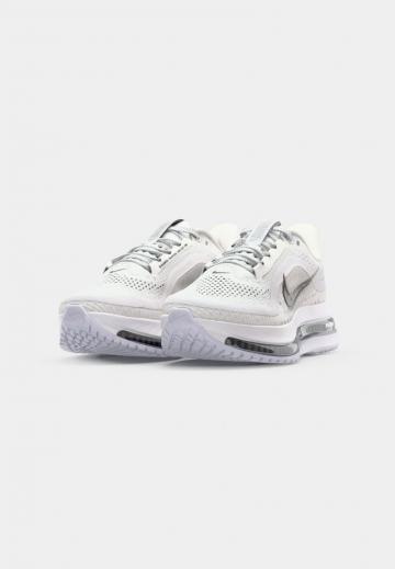 Беговые кроссовки