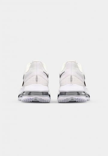 Беговые кроссовки