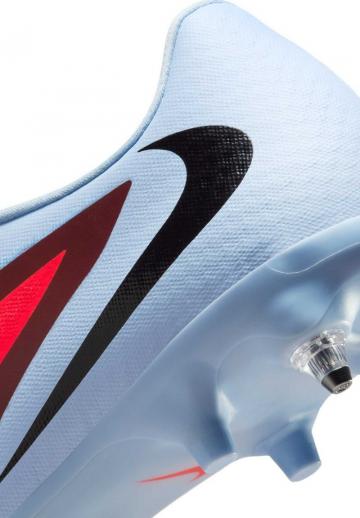 Футбольные бутсы