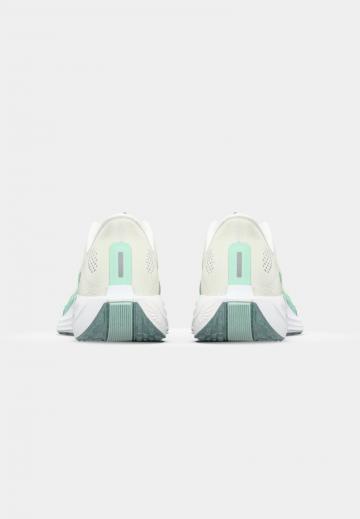 Беговые кроссовки