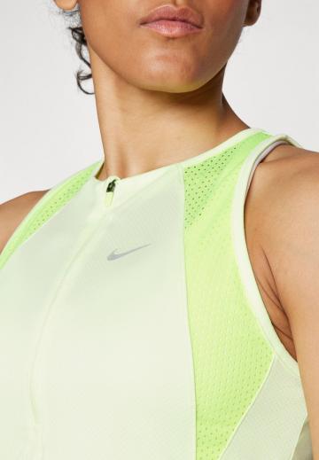 Спортивный топ