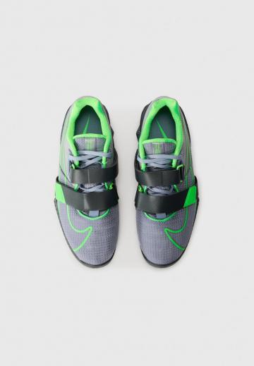 Тренировочные кроссовки