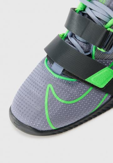 Тренировочные кроссовки