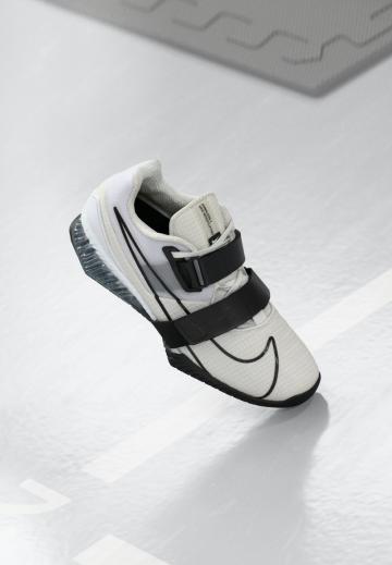 Тренировочные кроссовки