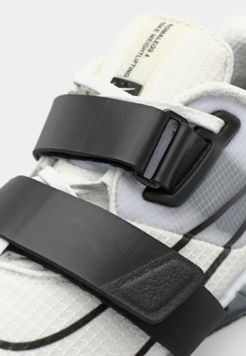 Тренировочные кроссовки