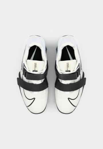 Тренировочные кроссовки