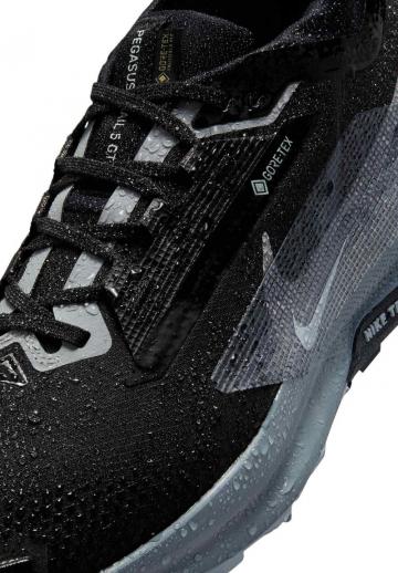 Беговые кроссовки