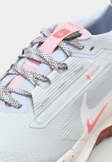 Беговые кроссовки