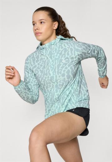 Спортивная куртка