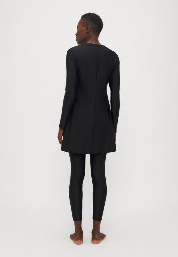 Слитный купальник