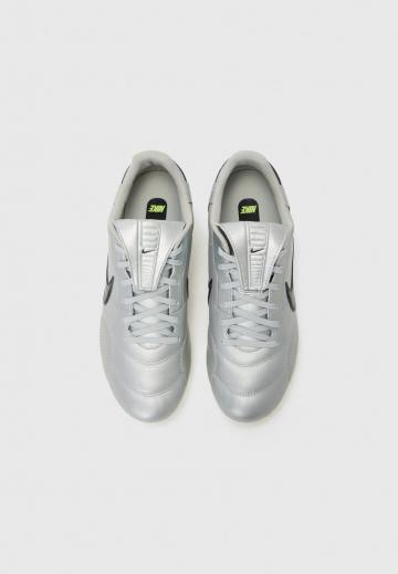 Футбольные бутсы