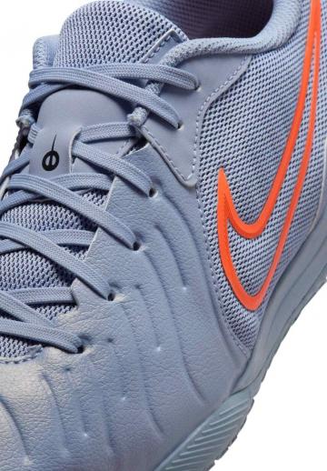 Футбольные бутсы