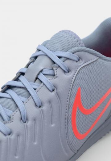 Футбольные бутсы