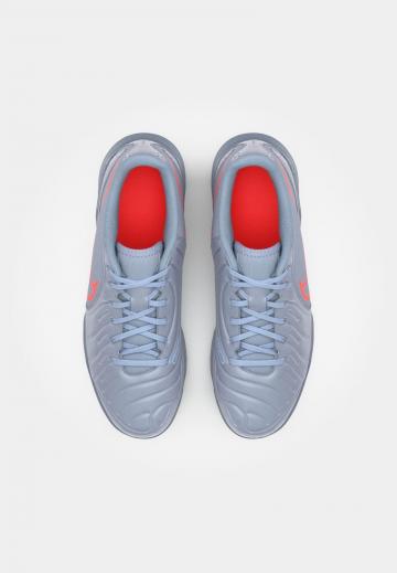 Футбольные бутсы