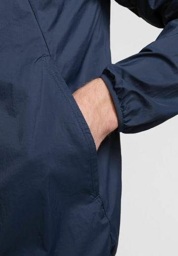 Спортивная куртка