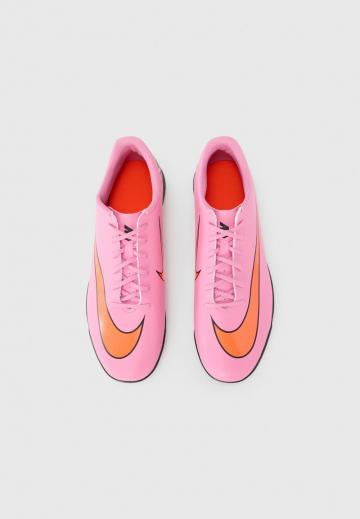 Футбольные бутсы