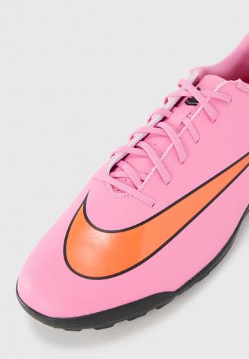 Футбольные бутсы