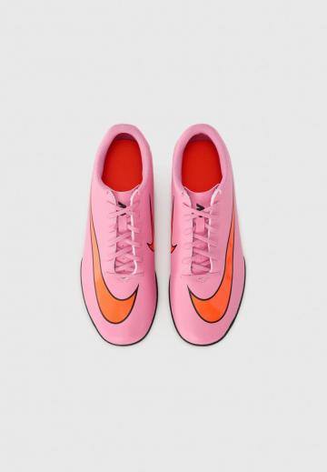 Футбольные бутсы