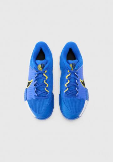 Теннисные кроссовки