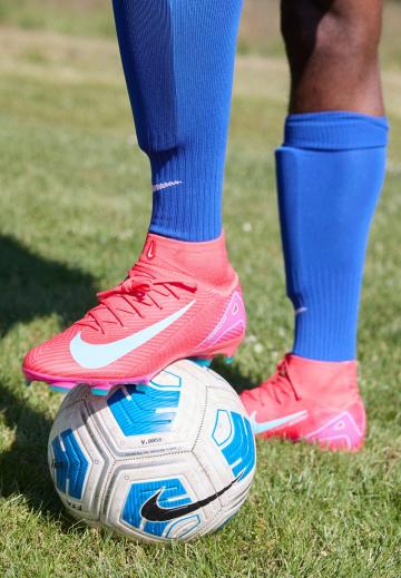 Футбольные бутсы