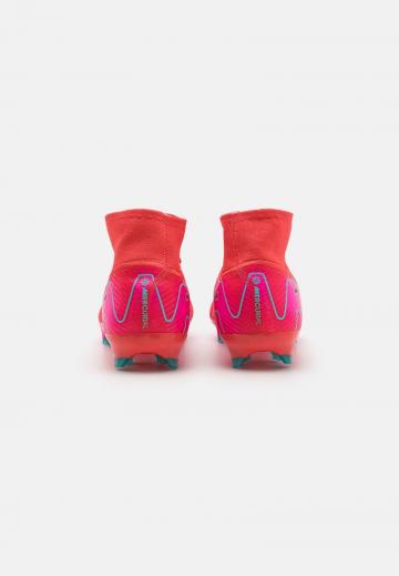 Футбольные бутсы