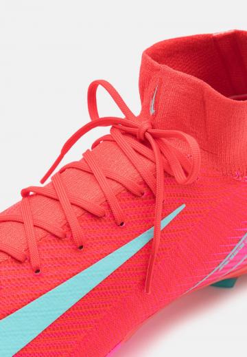 Футбольные бутсы