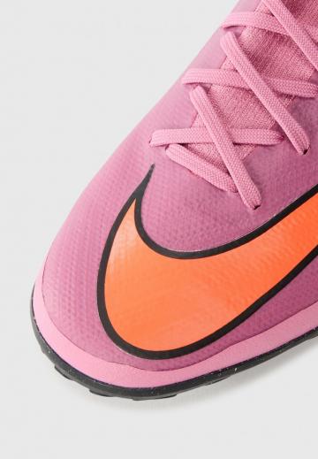 Футбольные бутсы