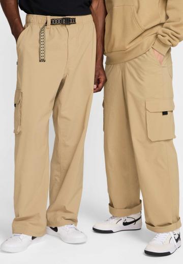 Брюки с накладными карманами