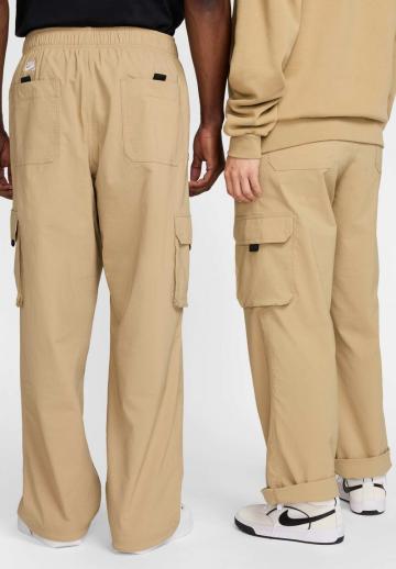 Брюки с накладными карманами