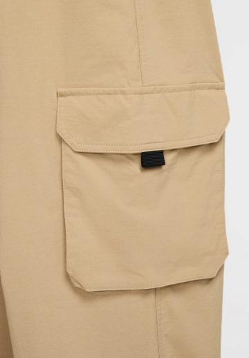 Брюки с накладными карманами