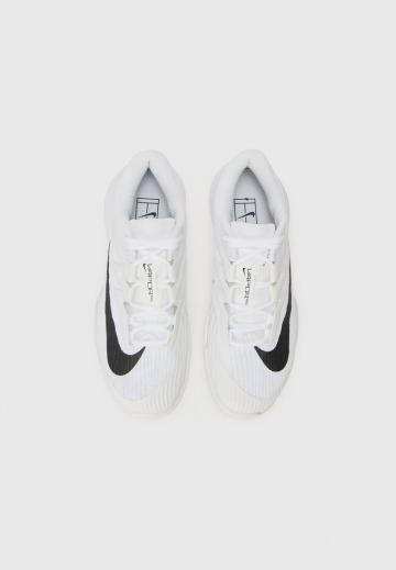 Теннисные кроссовки