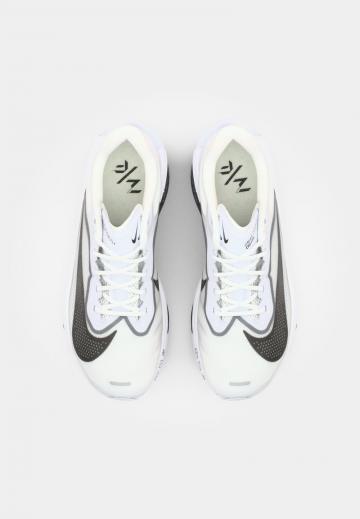 Беговые кроссовки